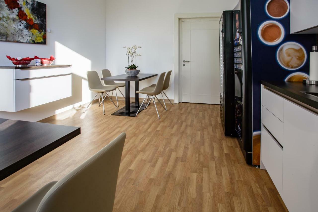 Health Vital Comfort Guestrooms Wels Esterno foto